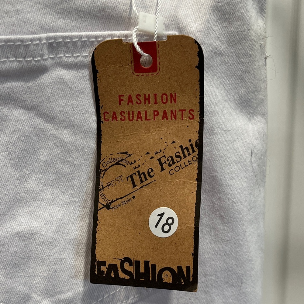 New with tags White Distressed Women Jeans size 18 - Picture 3 of 4